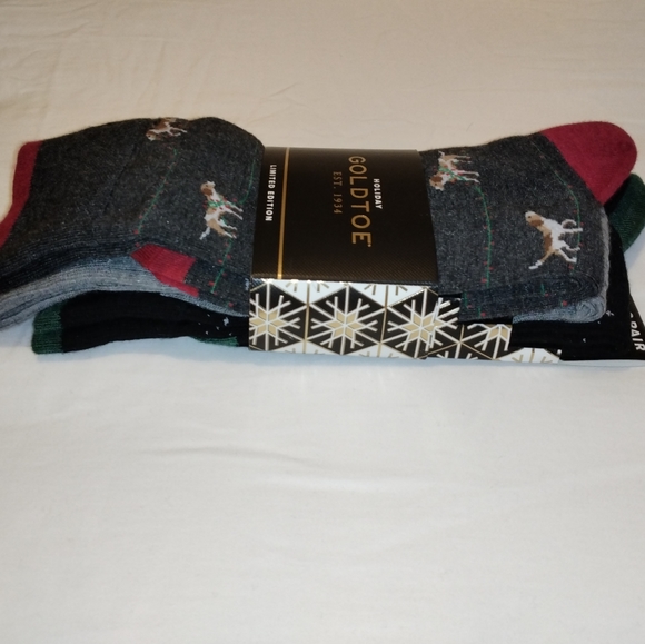 Gold Toe MEN'S Soft Comfy Crew Socks, 3 Pair. Christmas Dogs, Solid Gray, Trucks - Picture 7 of 7